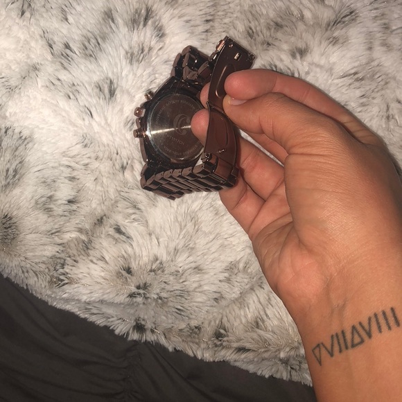 Watch! - Picture 3 of 3